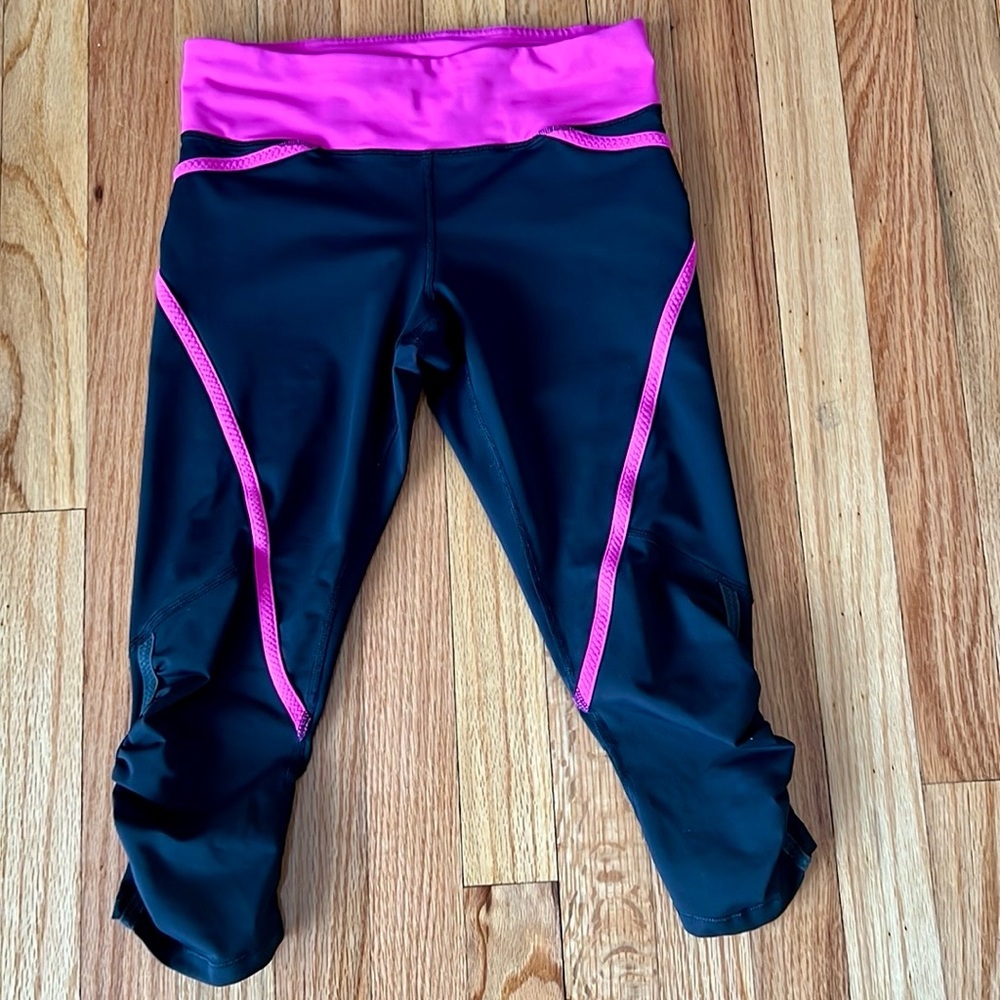 Lululemon Pace balck and pink crop leggings Womens  size 4